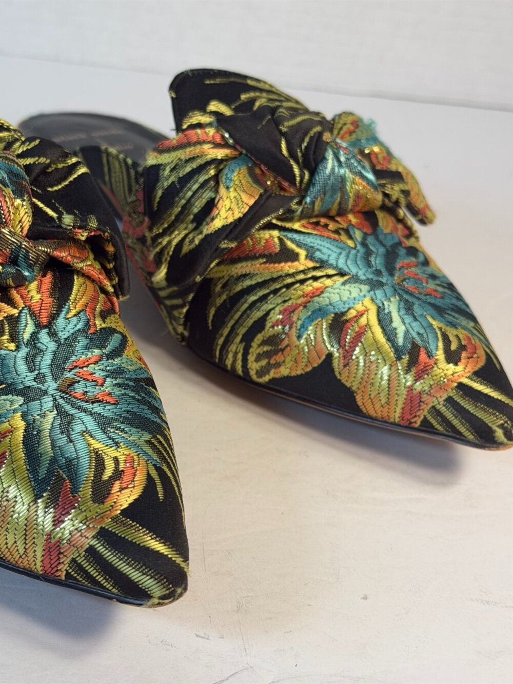 Women's size 8.5 Floral Fabric shoes - Picture 5 of 16